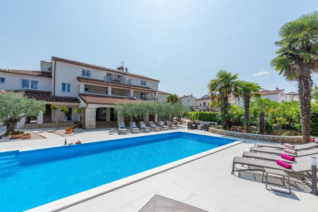 Villa Hope - Apartments With Shared Pool Porec Ngoại thất bức ảnh
