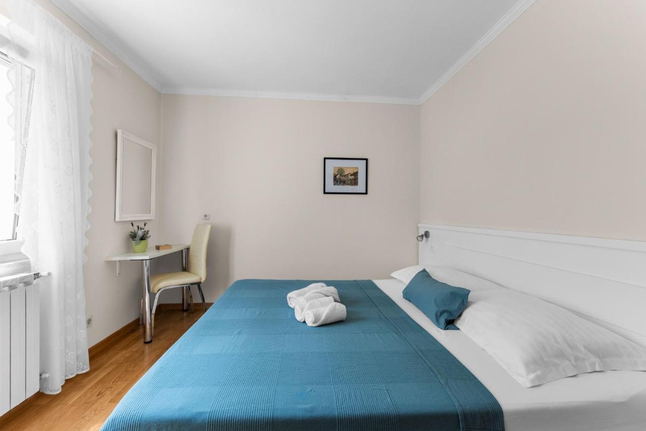 Villa Hope - Apartments With Shared Pool Porec Ngoại thất bức ảnh