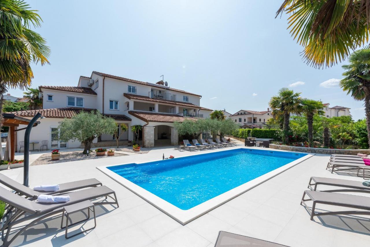 Villa Hope - Apartments With Shared Pool Porec Ngoại thất bức ảnh