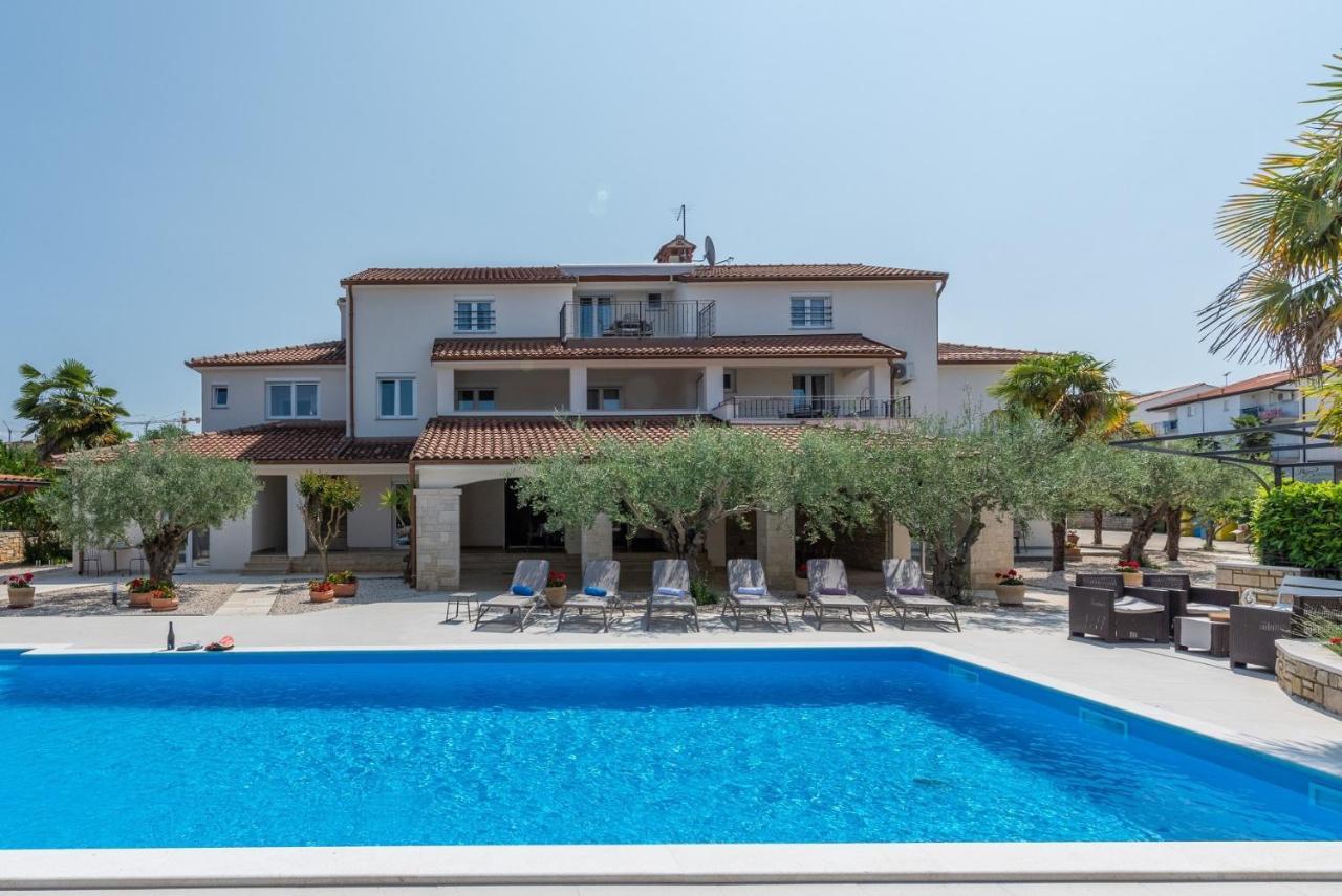 Villa Hope - Apartments With Shared Pool Porec Ngoại thất bức ảnh