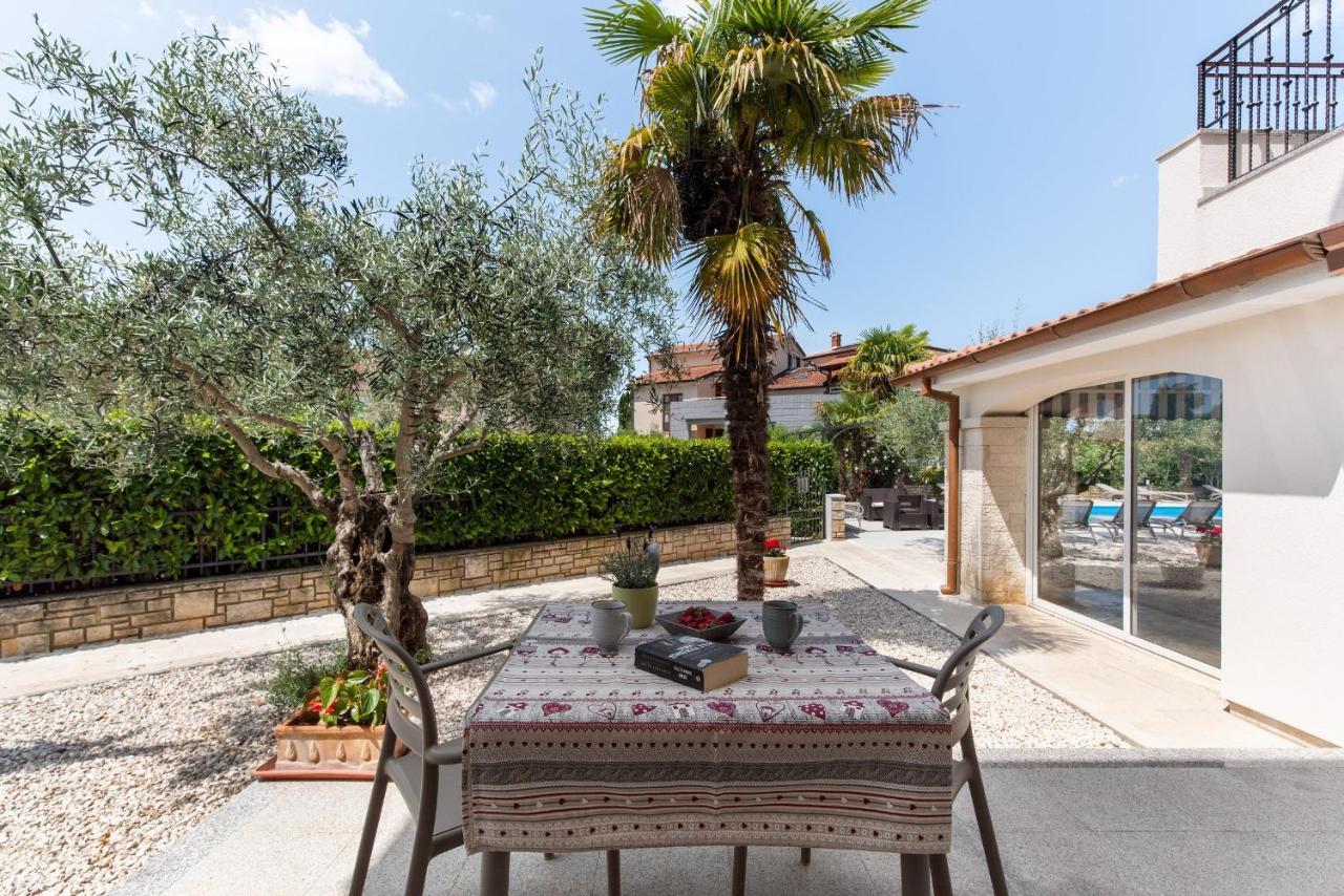 Villa Hope - Apartments With Shared Pool Porec Ngoại thất bức ảnh