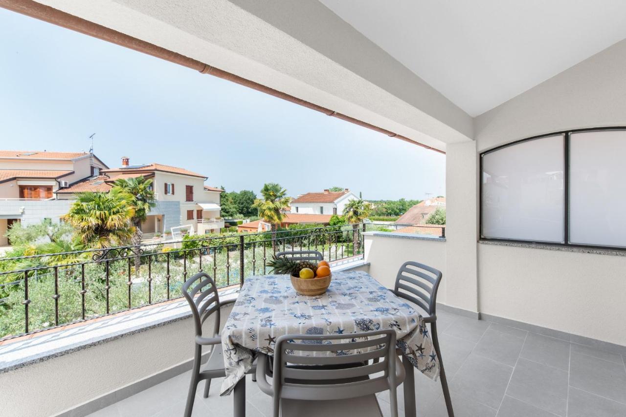 Villa Hope - Apartments With Shared Pool Porec Ngoại thất bức ảnh