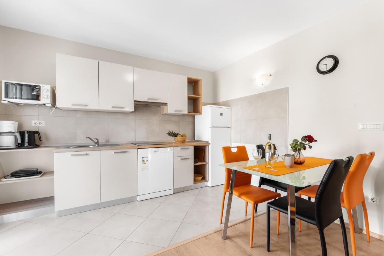 Villa Hope - Apartments With Shared Pool Porec Ngoại thất bức ảnh
