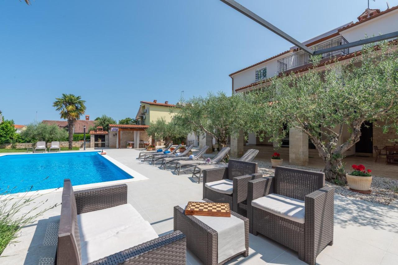 Villa Hope - Apartments With Shared Pool Porec Ngoại thất bức ảnh