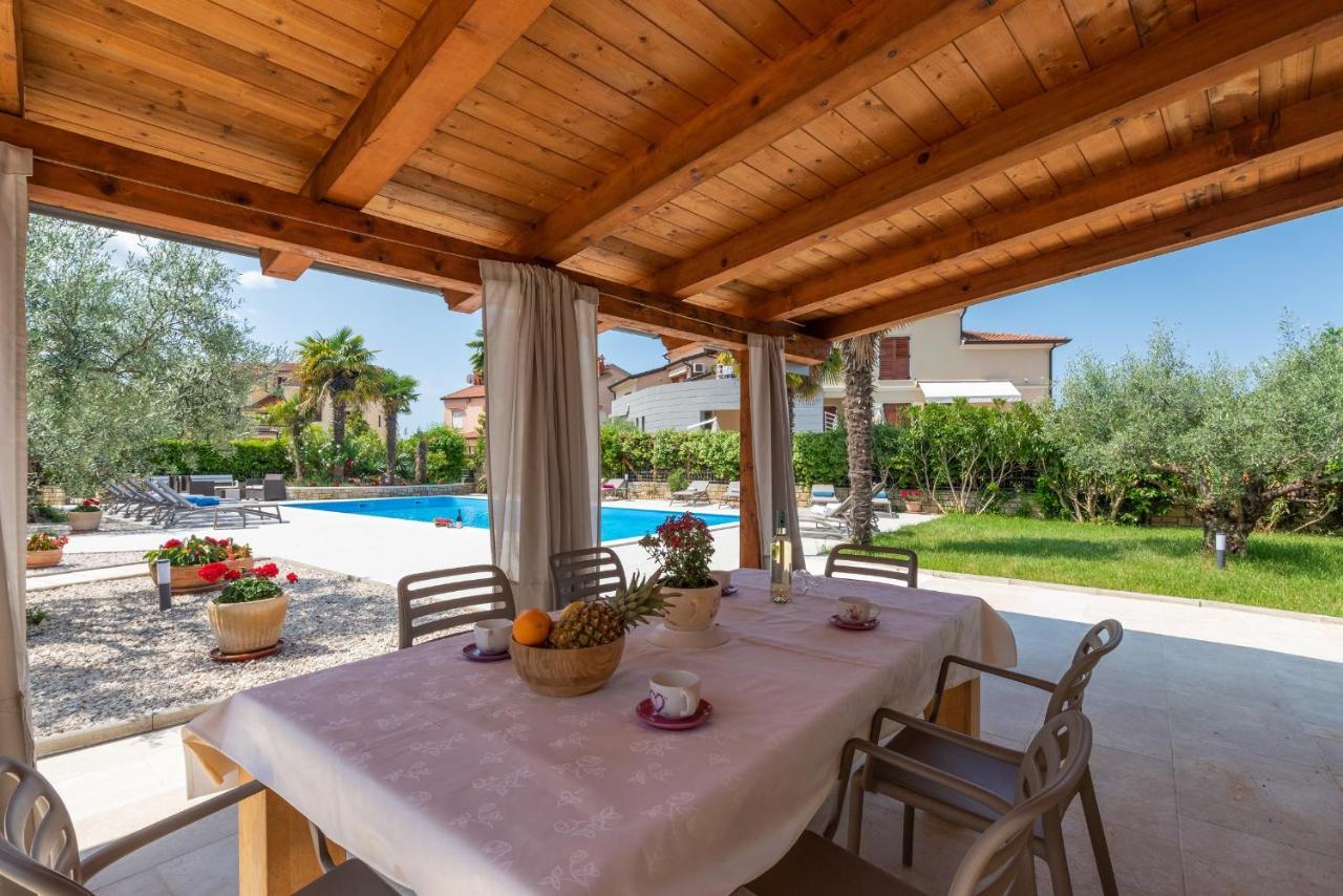 Villa Hope - Apartments With Shared Pool Porec Ngoại thất bức ảnh