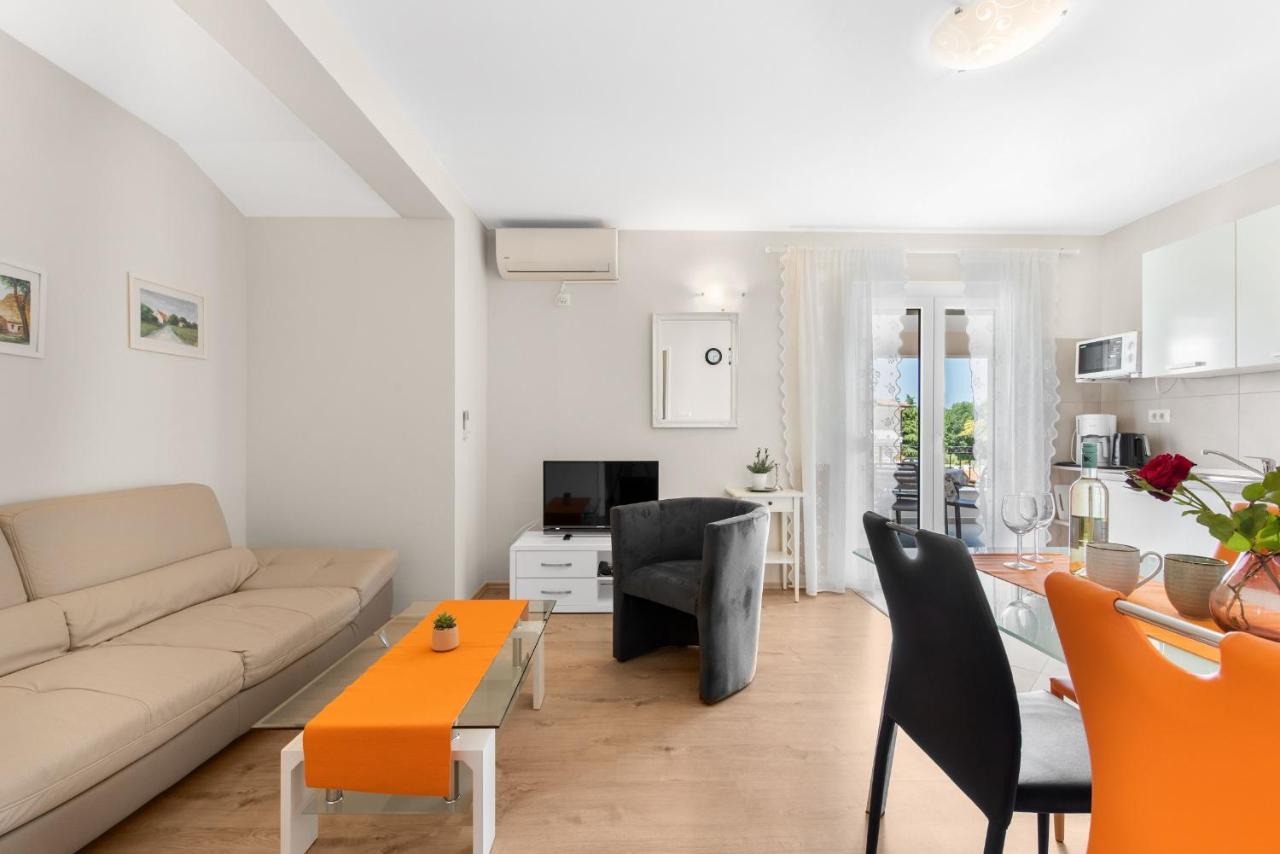 Villa Hope - Apartments With Shared Pool Porec Ngoại thất bức ảnh
