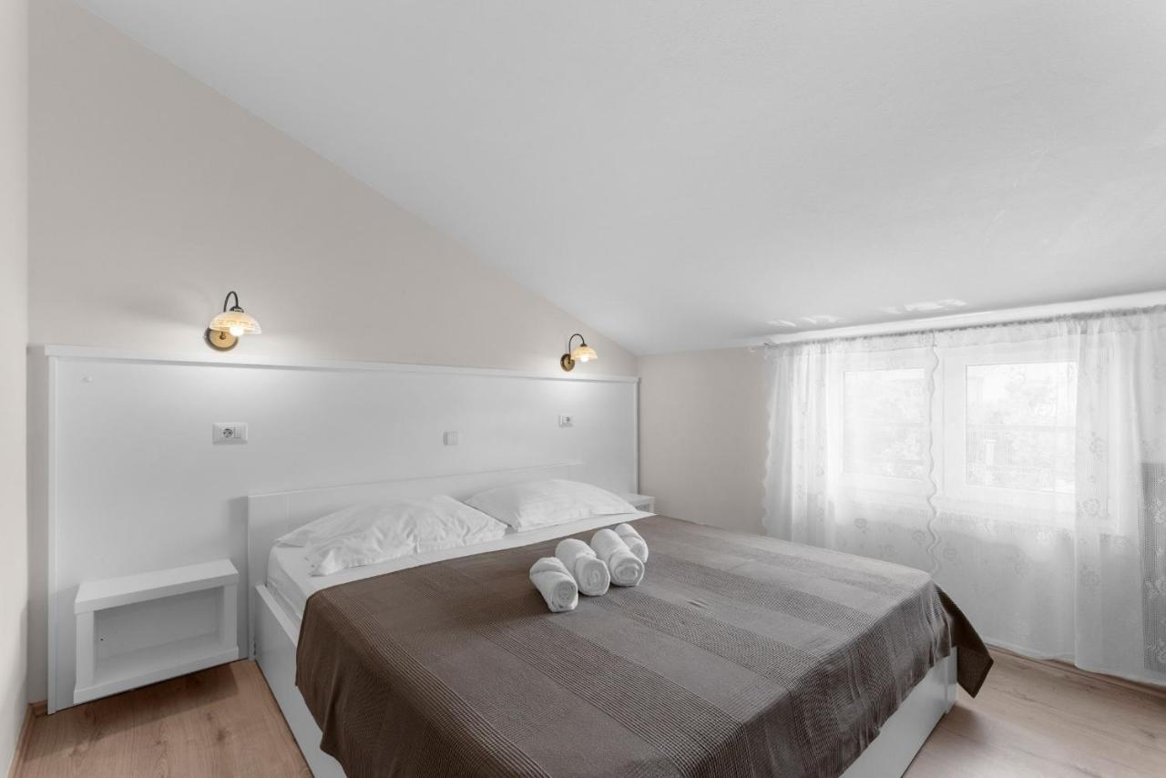 Villa Hope - Apartments With Shared Pool Porec Ngoại thất bức ảnh