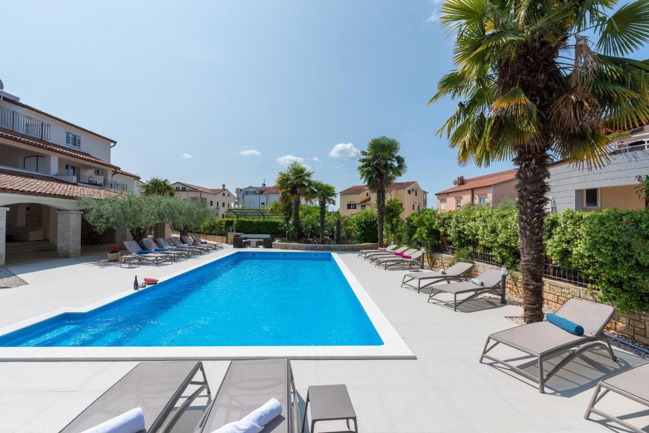 Villa Hope - Apartments With Shared Pool Porec Ngoại thất bức ảnh