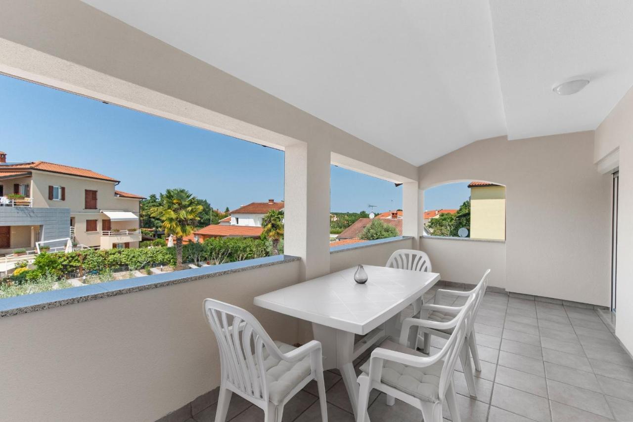 Villa Hope - Apartments With Shared Pool Porec Ngoại thất bức ảnh