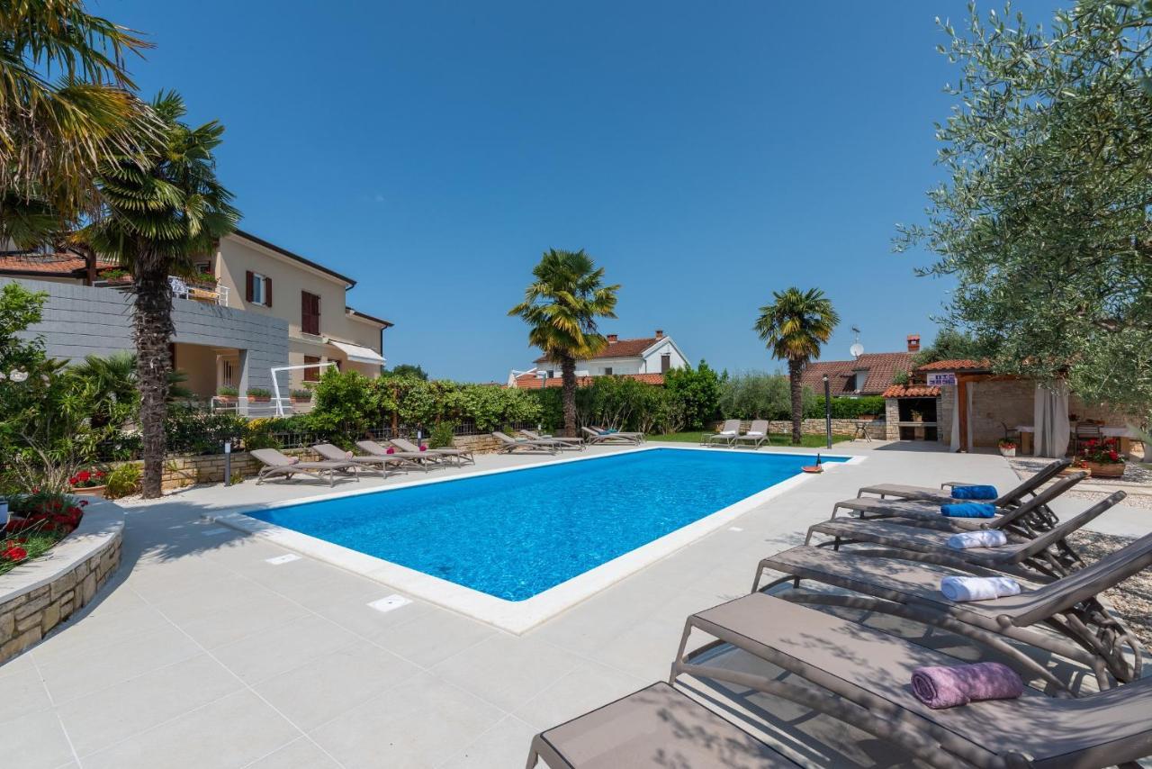 Villa Hope - Apartments With Shared Pool Porec Ngoại thất bức ảnh